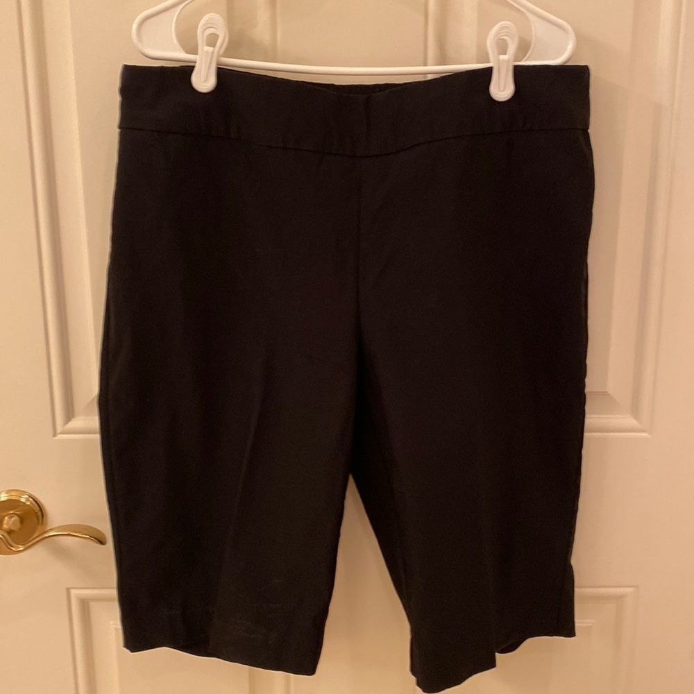 Chico’s black So Slimming shorts